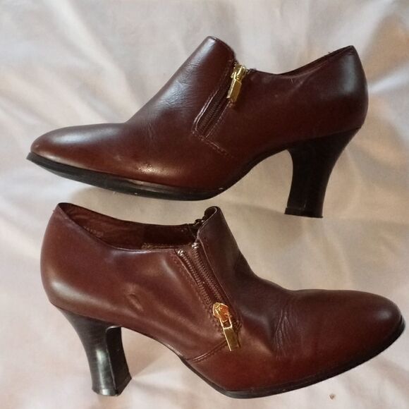 4@30.00 or 30.00 Ladies Boots by AJ VALENCIA - Picture 4 of 15